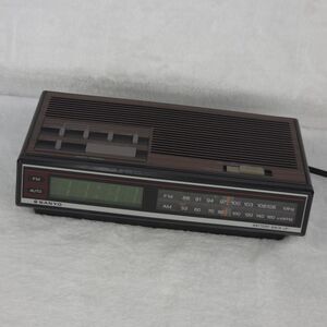 Vintage Sanyo RM5008 Clock Radio Woodgrain AM FM Tested Working